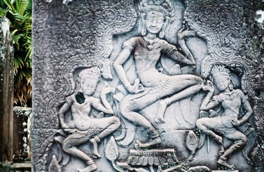 apsara dancer at bayon