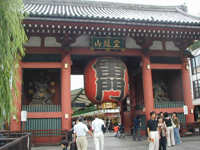 Kaminariman gate to Senso-ji 